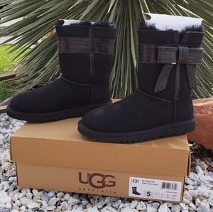 NEW UGG Australia Boots - Women 5 - Black